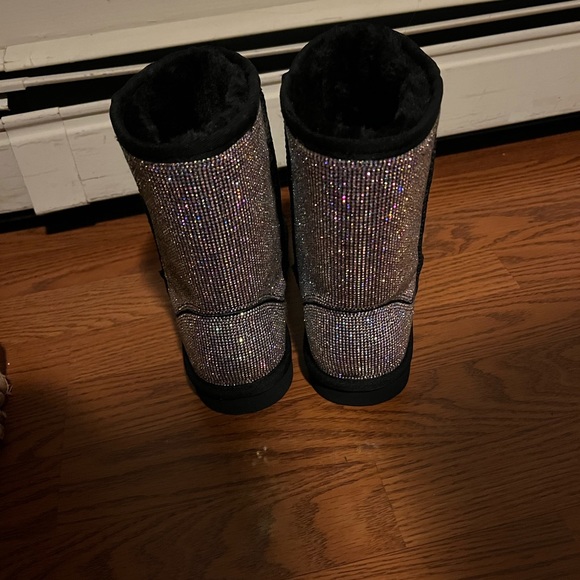 Never worn, ended up being too small in excellent condition - Picture 2 of 9